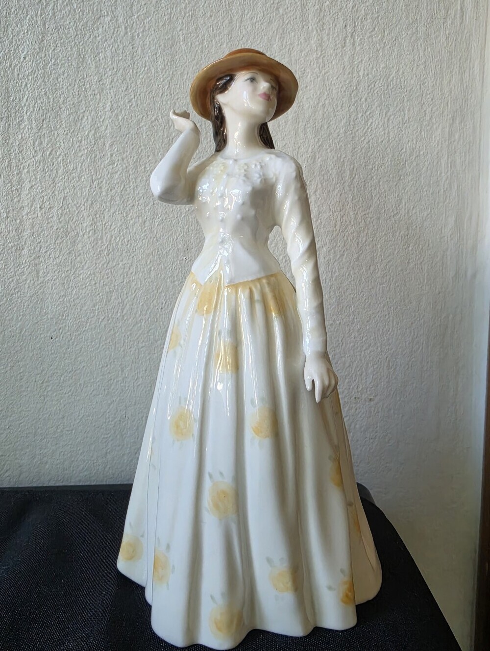 Royal Doulton Figurine Susannah HN 4221